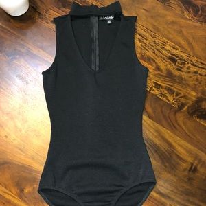 Lulu’s V-Neck Bodysuit w Choker attchd. Black XS